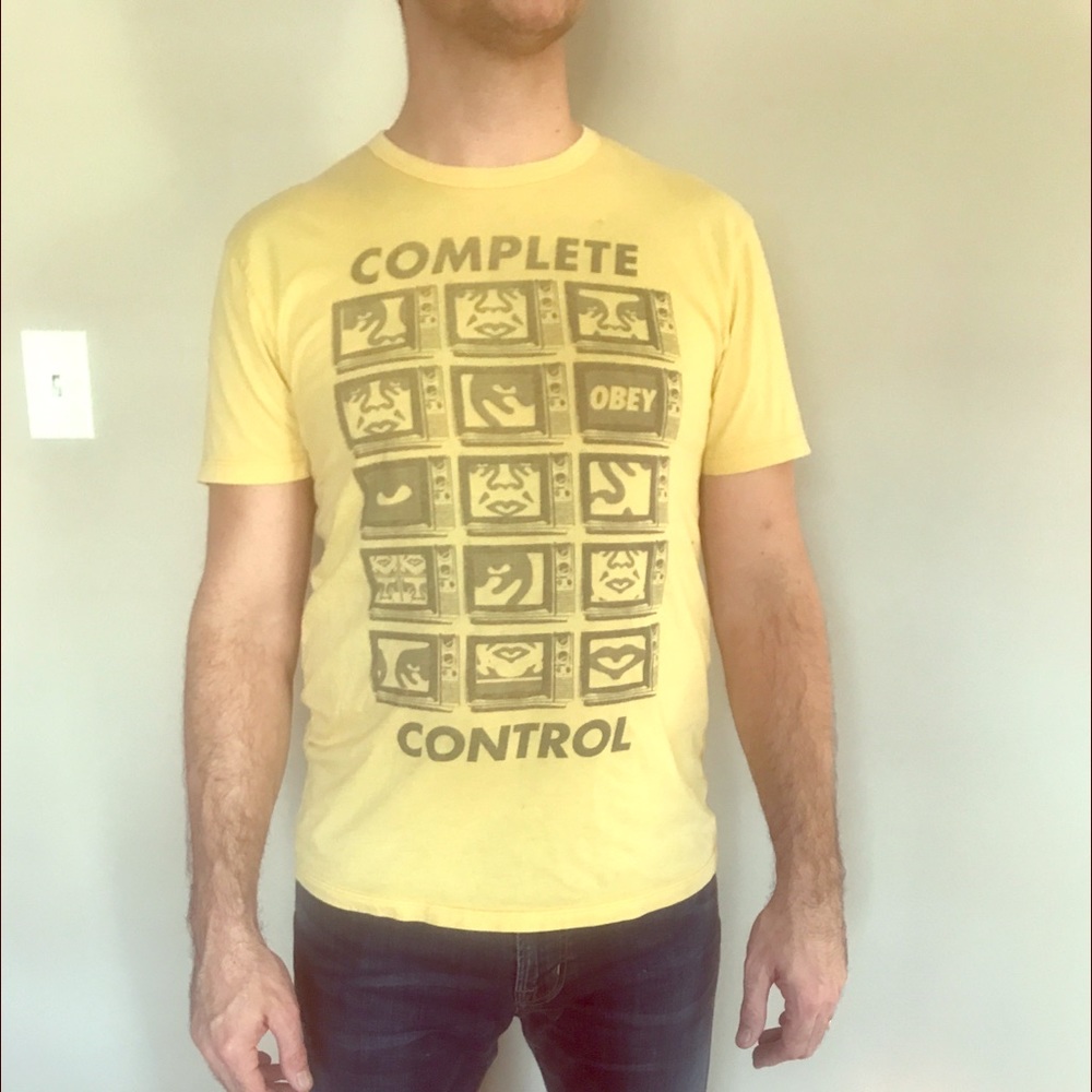 Obey t-shirt yellow fitted